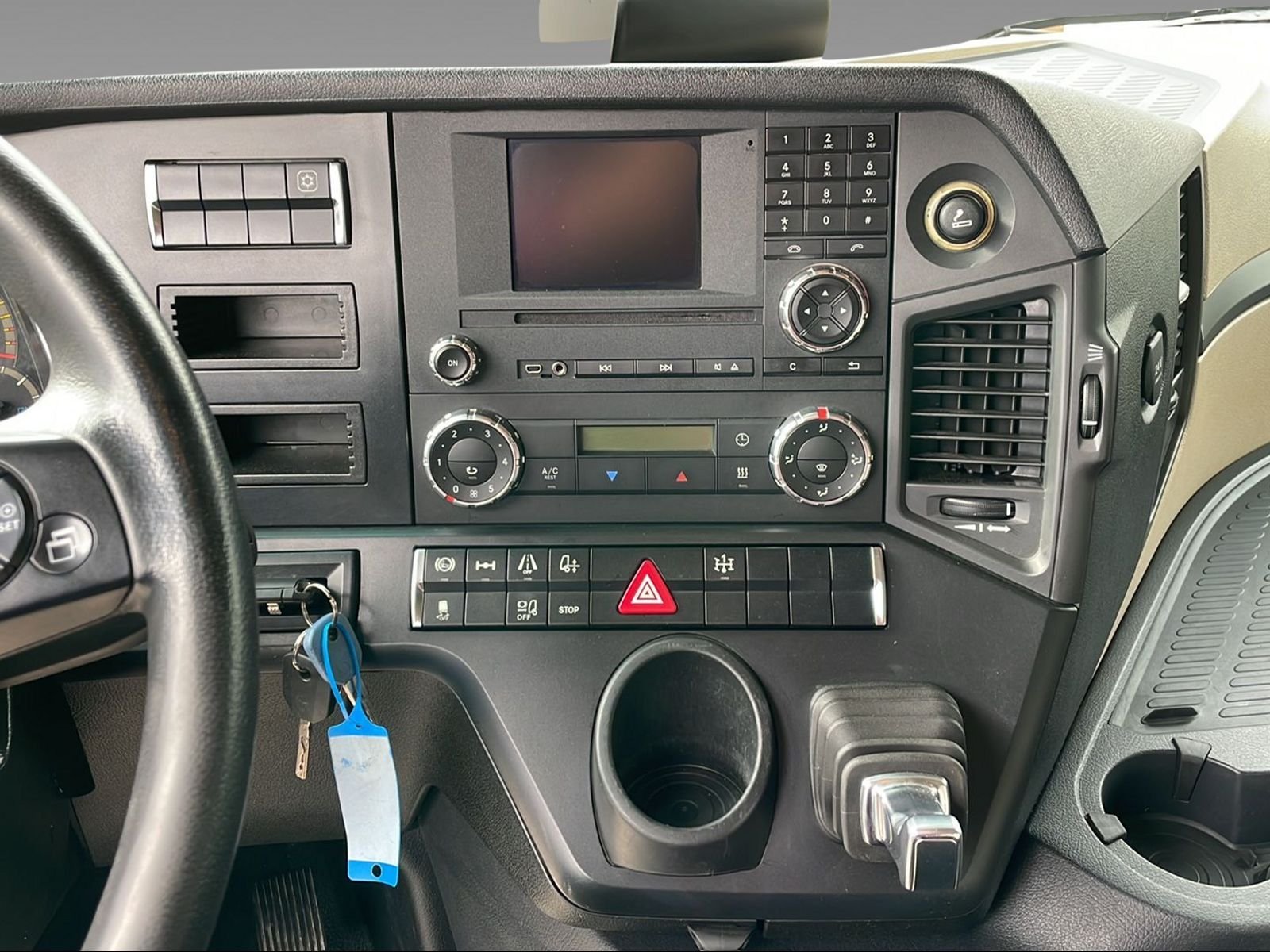 Actros 1845 LS 4x2 Streamspace+Retarder+Xenon Bild 12