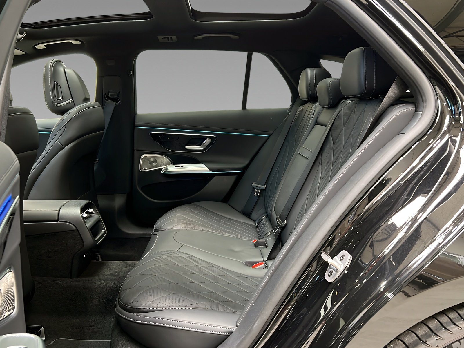 E 450d 4M T AMG+DIST+NIGHT+Burm+HuD+StHz+AHK+360 Bild 9