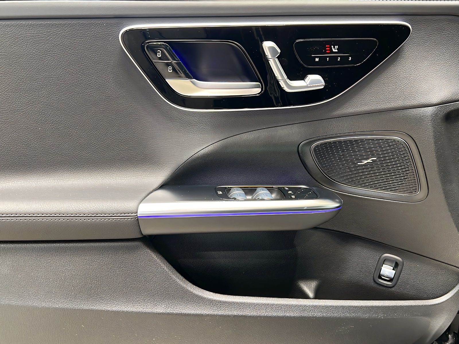 C 300 de T AMG+NIGHT+Memo+Ambi+TotW+LrHz+AHK+360 Bild 13