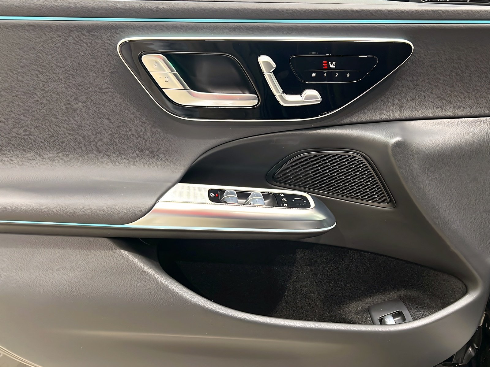 E 220 d T AVANTGARDE+DIGITAL+DISTR+Pano+LrHz+360 Bild 13