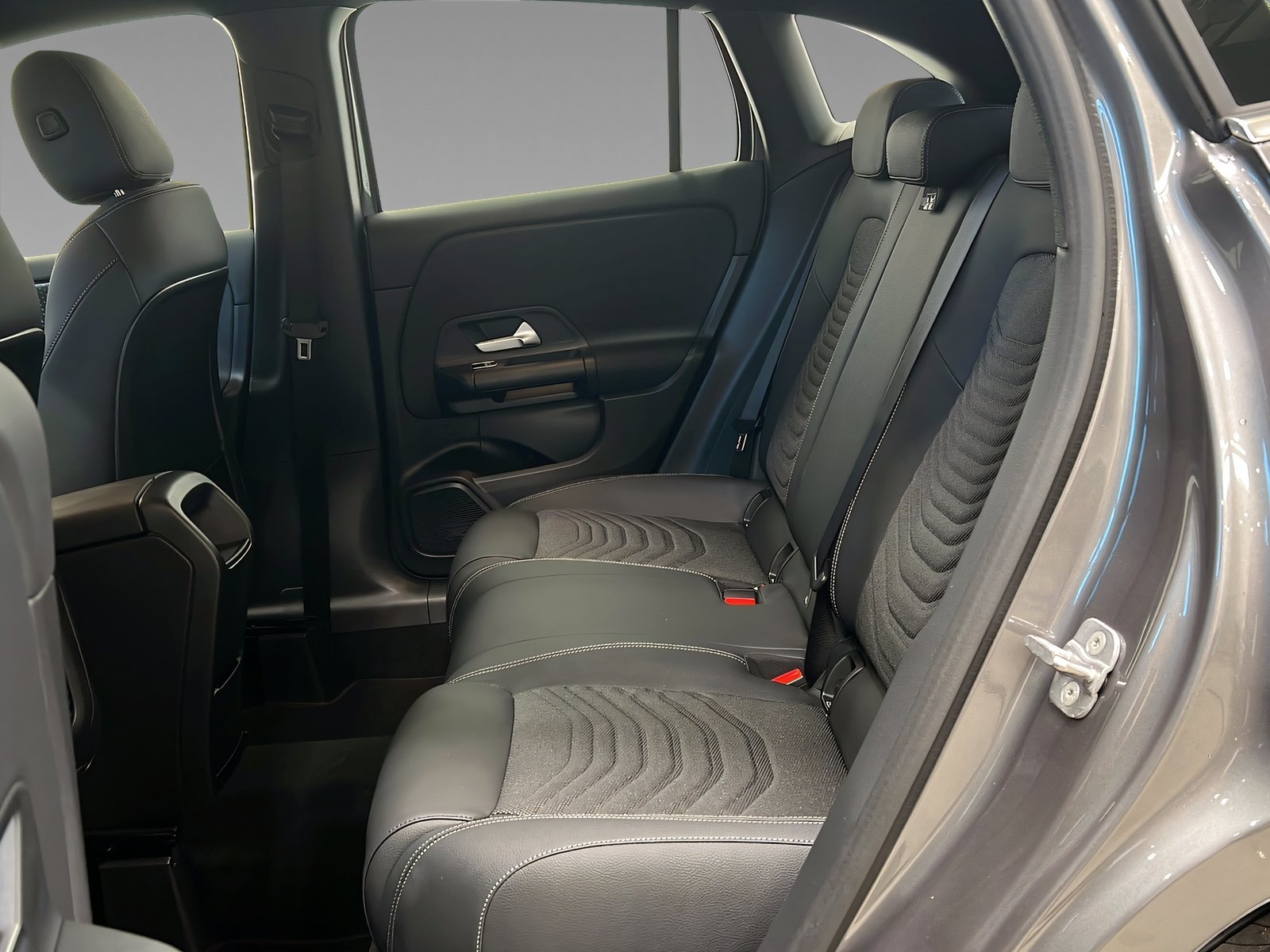 GLA 200 MBUX+LED+PARKTRONIC+Kamera+SHz+AHK Bild 10