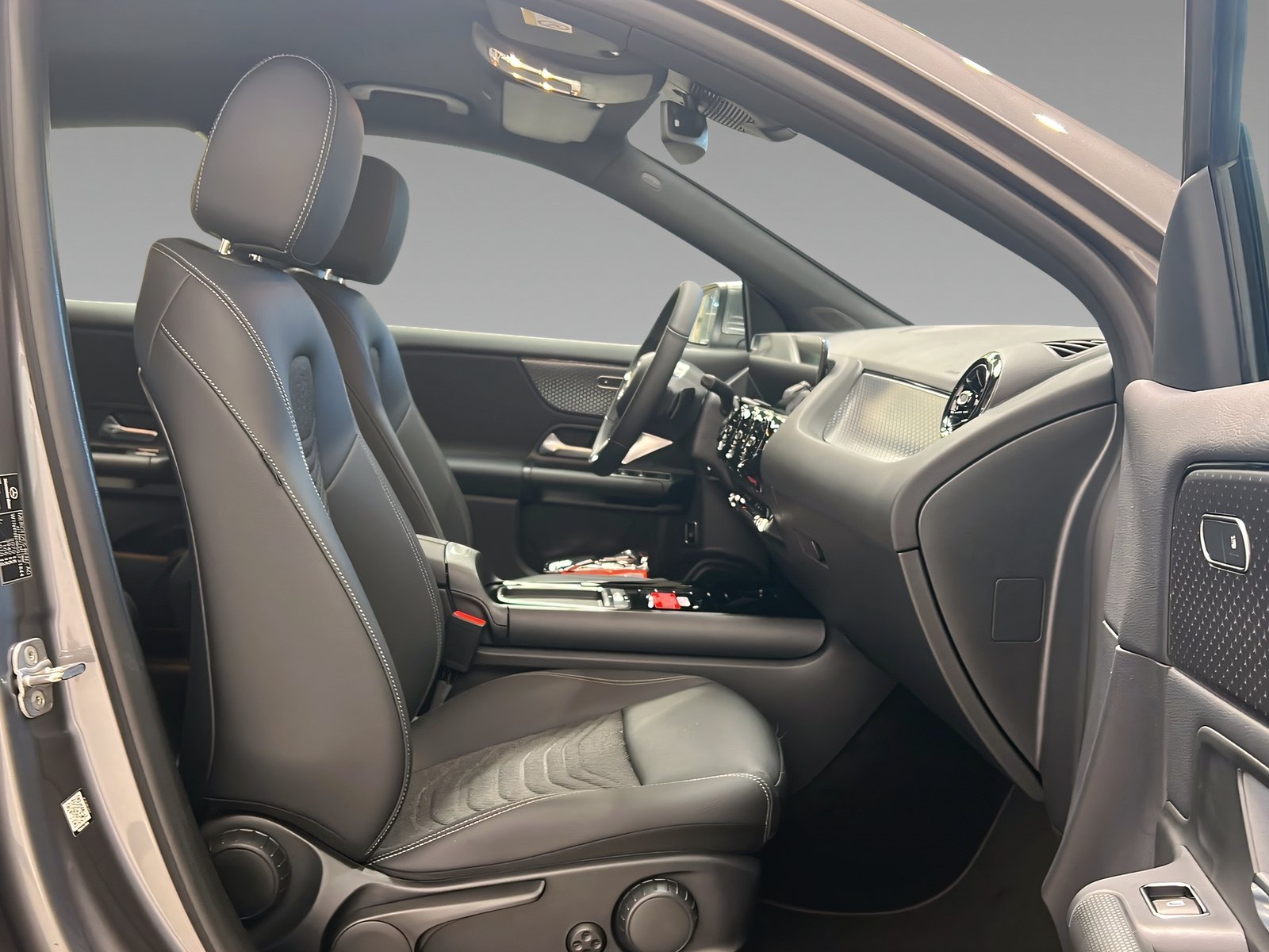 GLA 200 MBUX+LED+PARKTRONIC+Kamera+SHz+AHK Bild 12