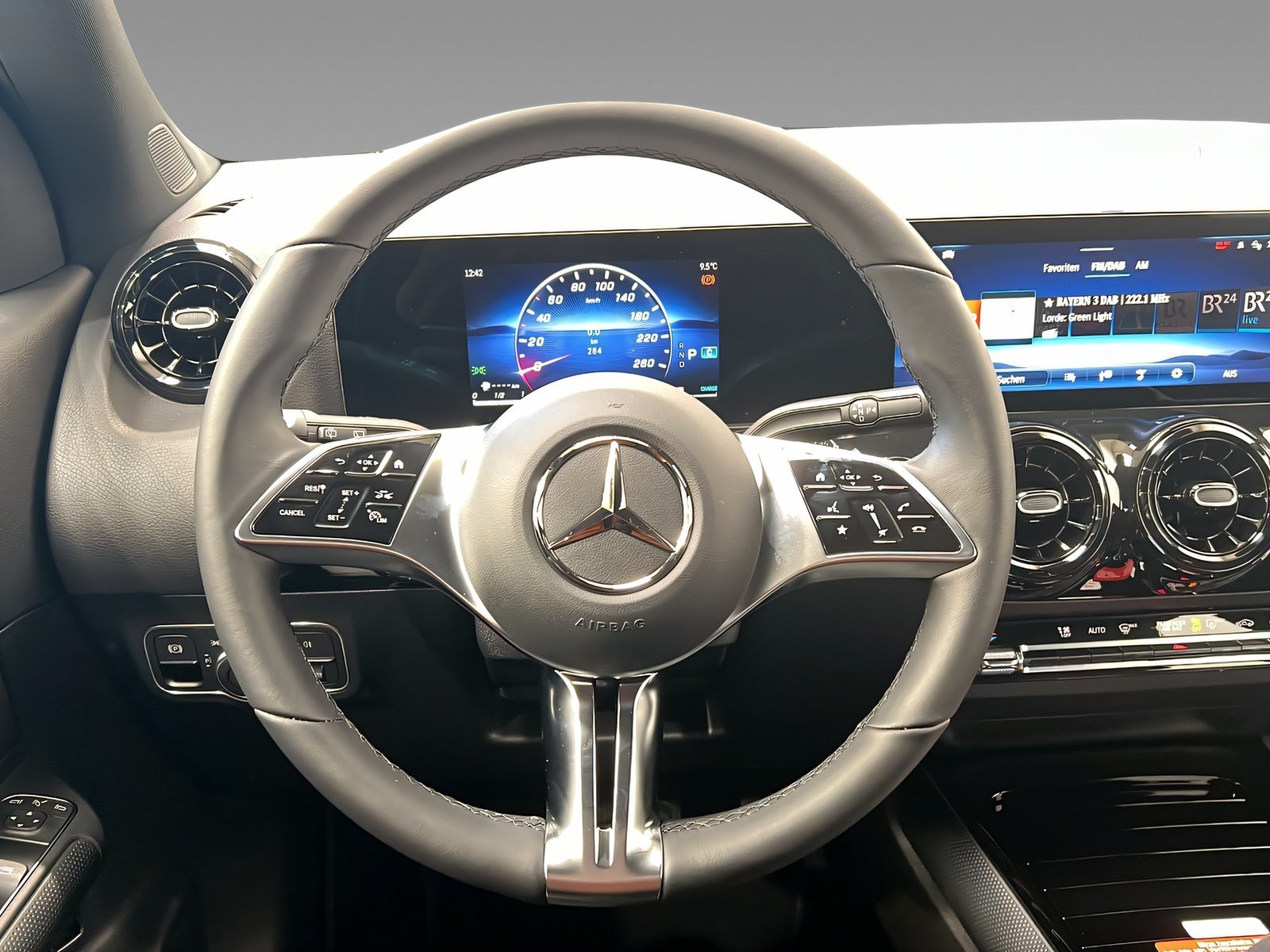 GLA 200 MBUX+LED+PARKTRONIC+Kamera+SHz+AHK Bild 14