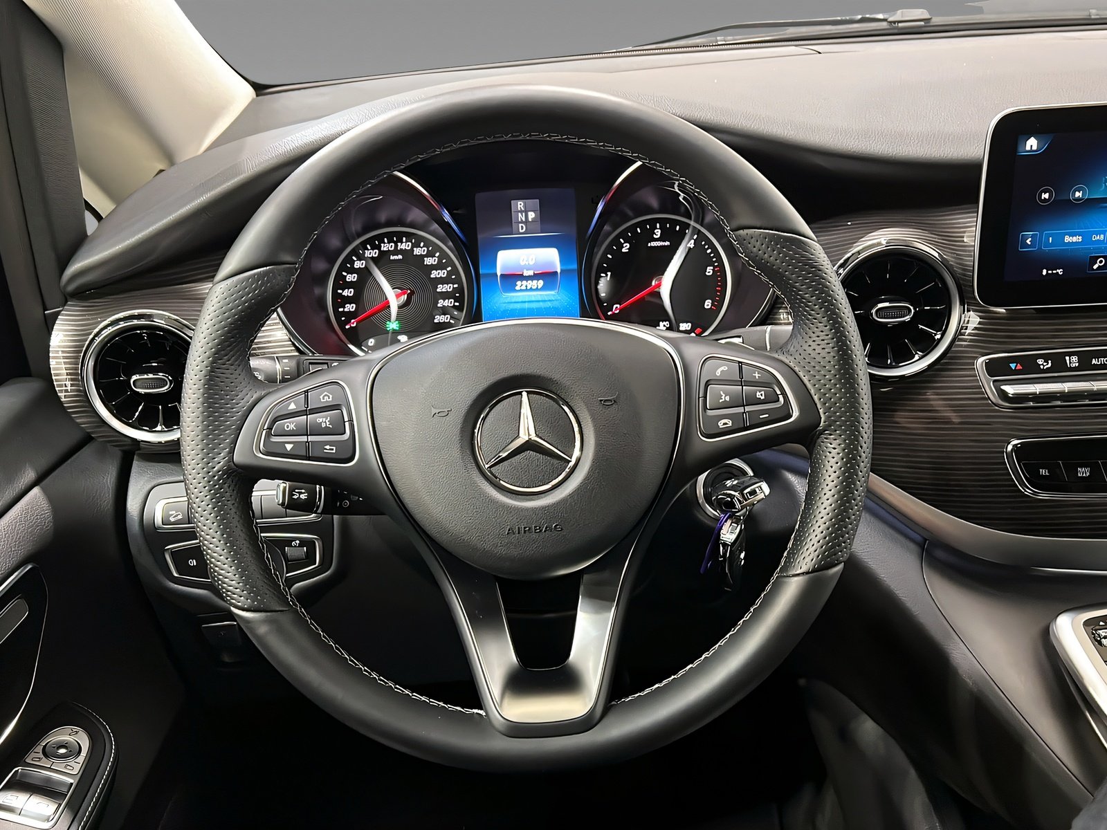 V 300 d 4M Extral. AVANTGARDE+DISTR+TotW+AHK+360 Bild 13