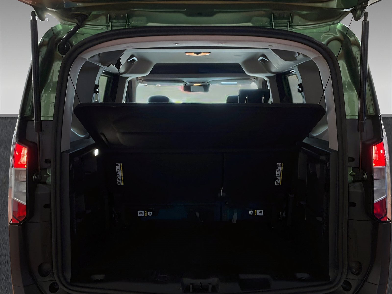 Tourneo Courier 1.0 EcoBoost Titanium (EURO 6d) Bild 8