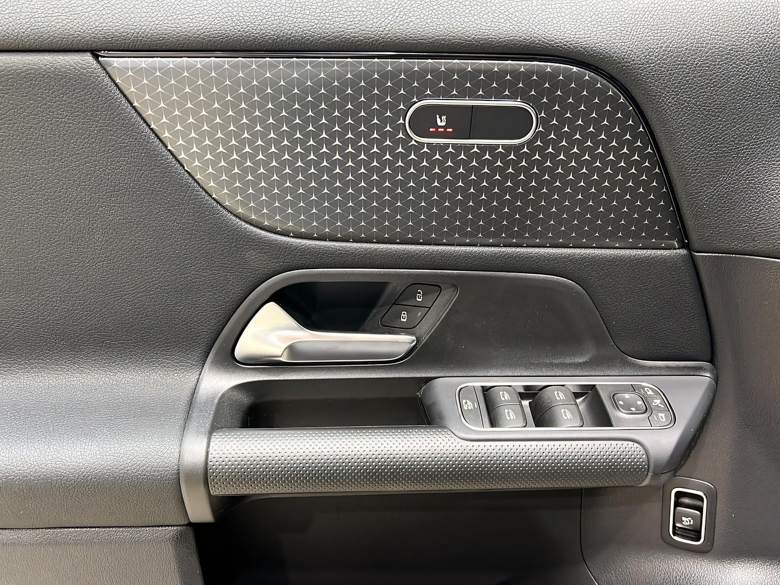 GLA 200 LED+PARKTRONIC+Kamera+DAB+AHK Bild 13