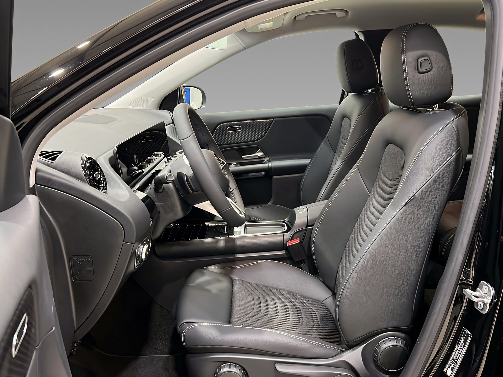 GLA 200 MBUX+LED+EASY-PACK+Kamera+DAB+AHK Bild 8