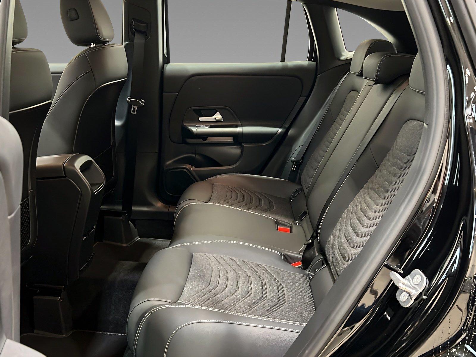 GLA 200 MBUX+LED+EASY-PACK+Kamera+DAB+AHK Bild 9