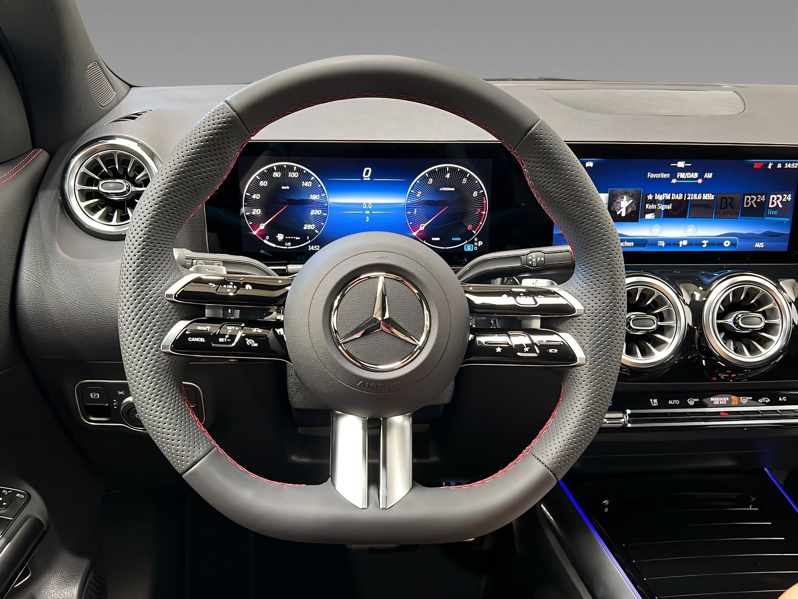 GLA 200 AMG+LED+Ambiente+CarPlay+TotW+AHK+360° Bild 11