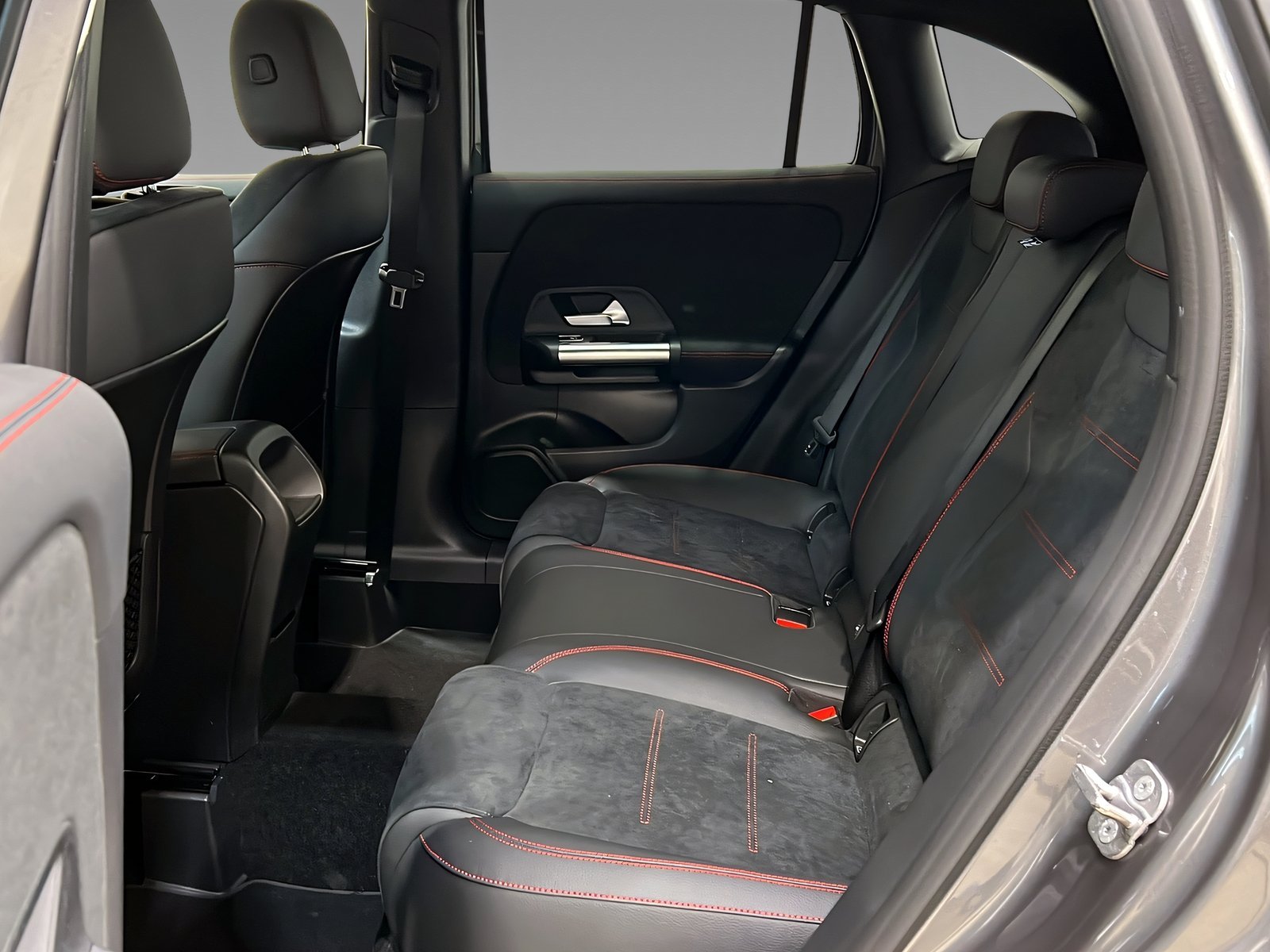 GLA 200 AMG+LED+Ambiente+CarPlay+TotW+AHK+360° Bild 9