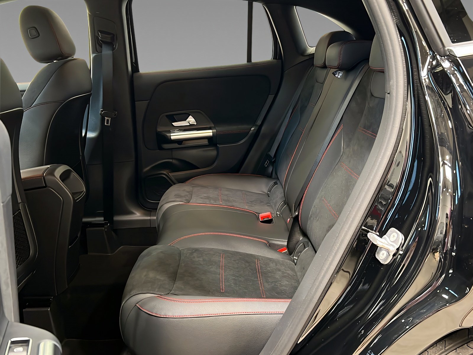 GLA 200 AM+LED+Ambiente+CarPlay+TotW+AHK+360° Bild 9