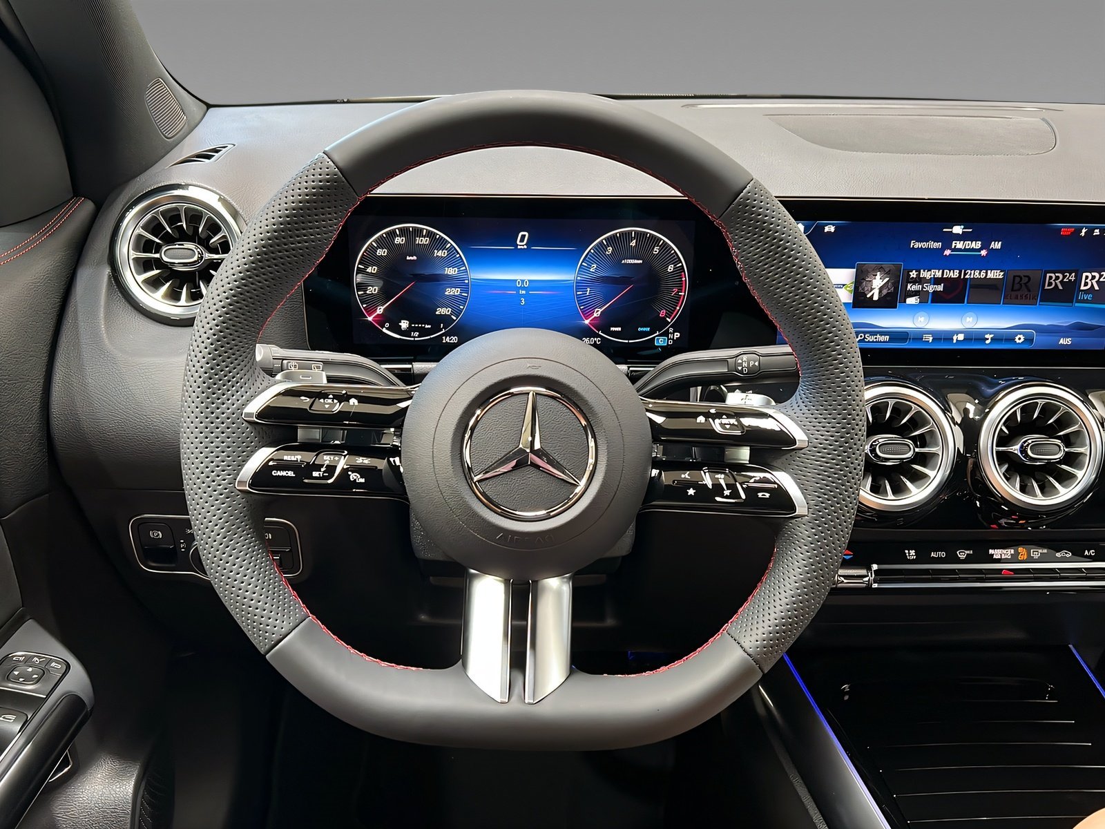 GLA 200 AM+LED+Ambiente+CarPlay+TotW+AHK+360° Bild 11