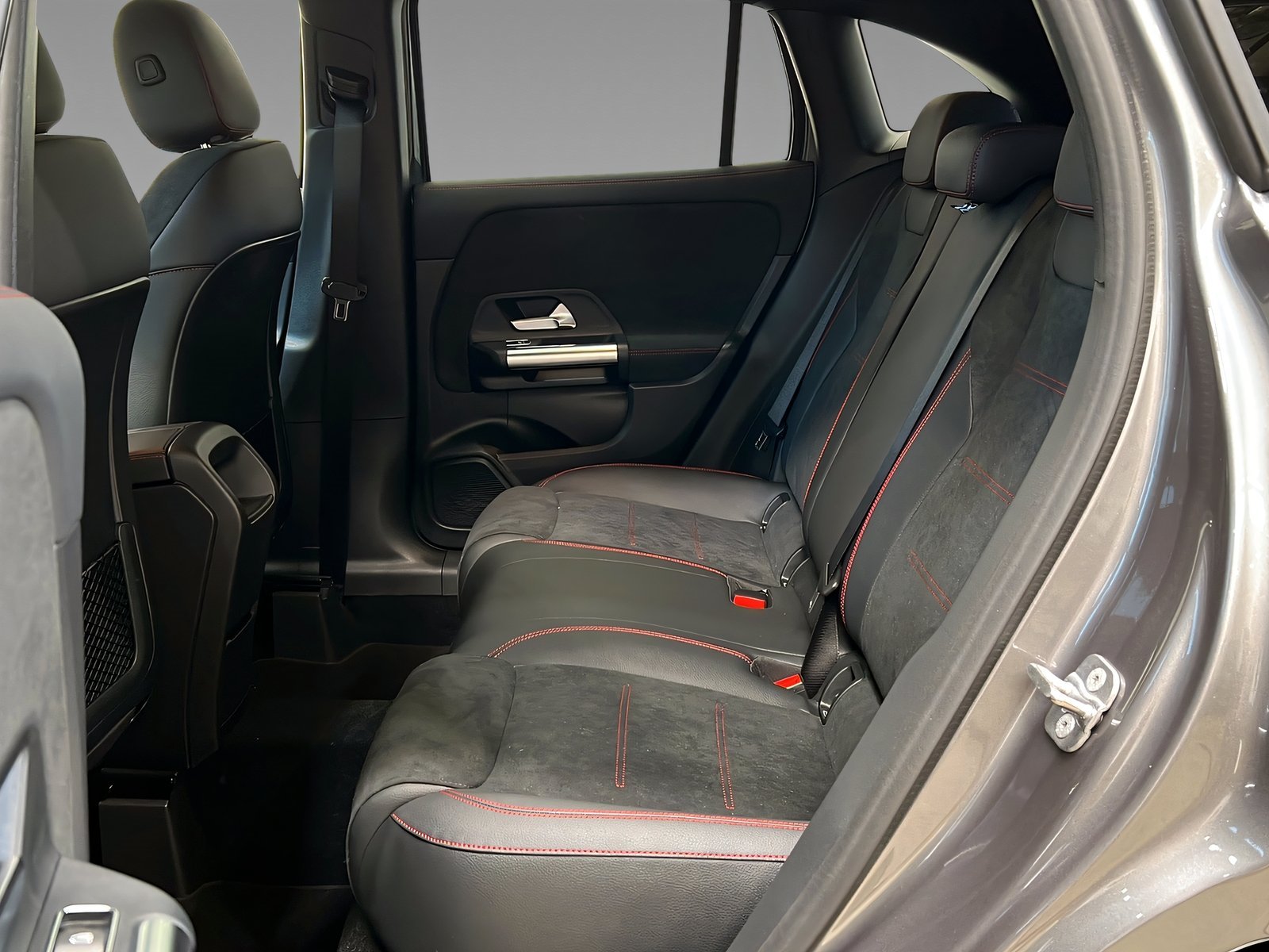 GLA 200 AMG+LED+Ambiente+TotW+AHK+360° Bild 9