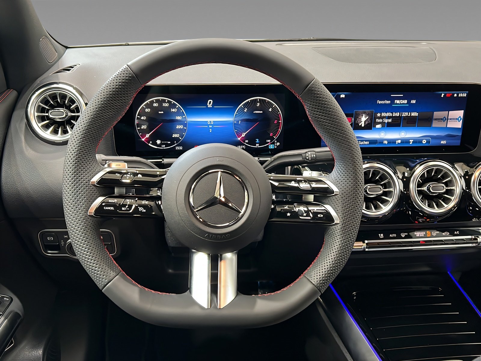 GLA 200 d+AMG+LED+Ambiente+AHK+SHZ+360° Bild 11