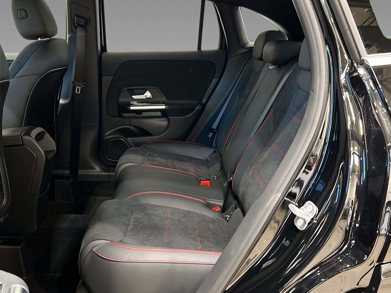 GLA 200 d AMG+LED+Ambiente+CarPlay+TotW+AHK+360° Bild 9