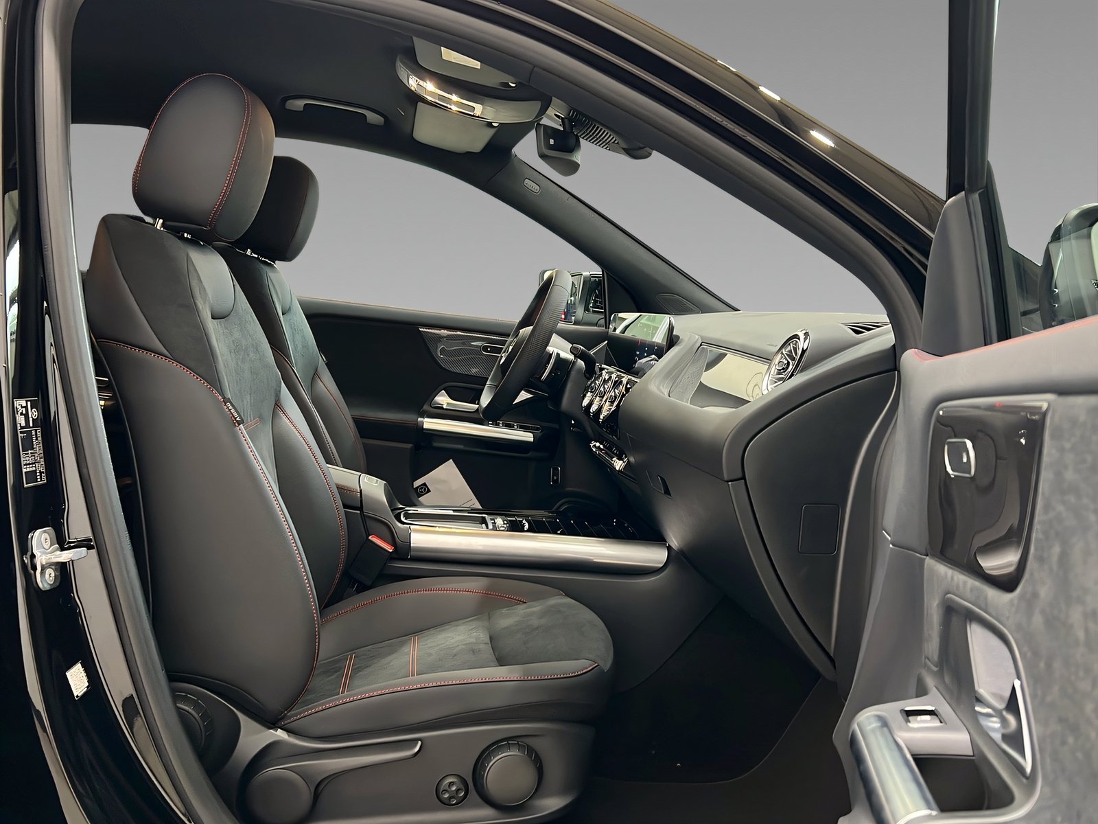 GLA 200 d AMG+LED+Ambiente+CarPlay+TotW+AHK+360 Bild 14