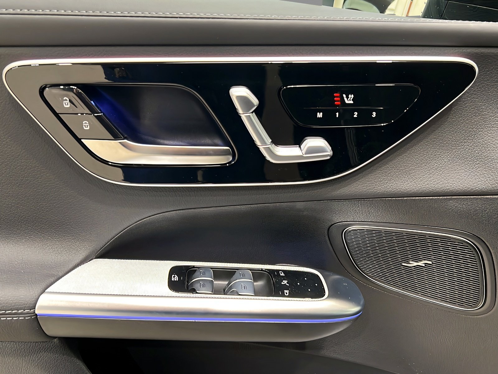 GLC 300de 4M AMG+LED+NIGHT+Pano+Ambi+TotW+AHK Bild 13