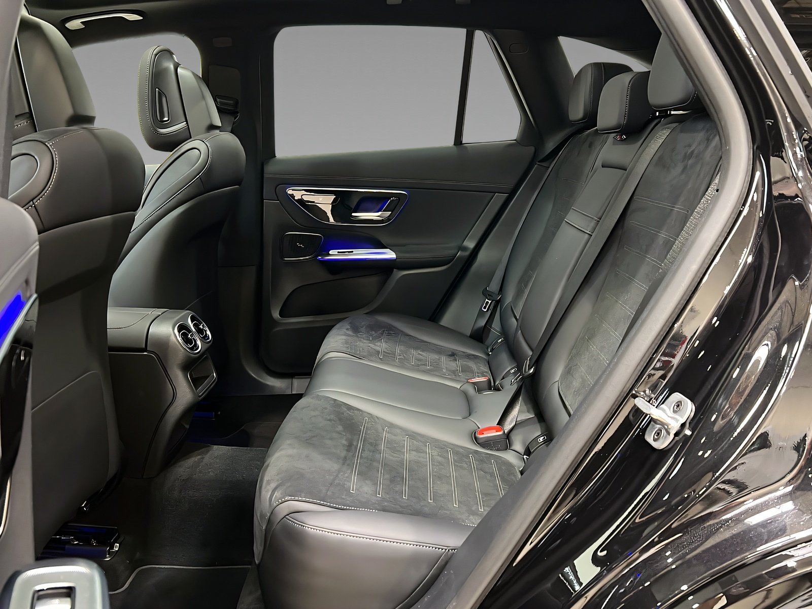 GLC 300 e 4M AMG+NIGHT+Ambi+Pano+TotW+AHK+360° Bild 9