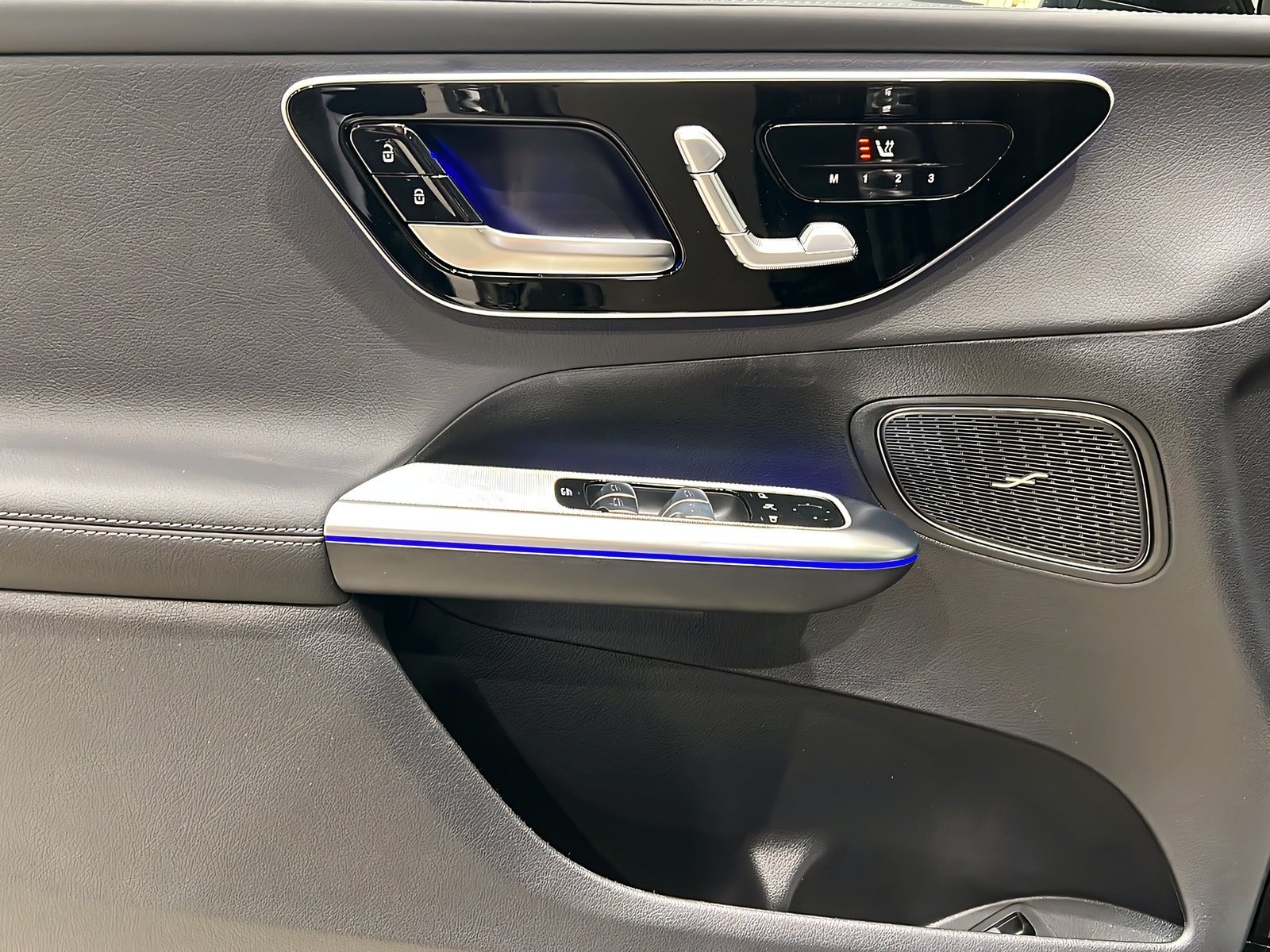 GLC 300 e 4M AMG+NIGHT+Ambi+Pano+TotW+AHK+360° Bild 13