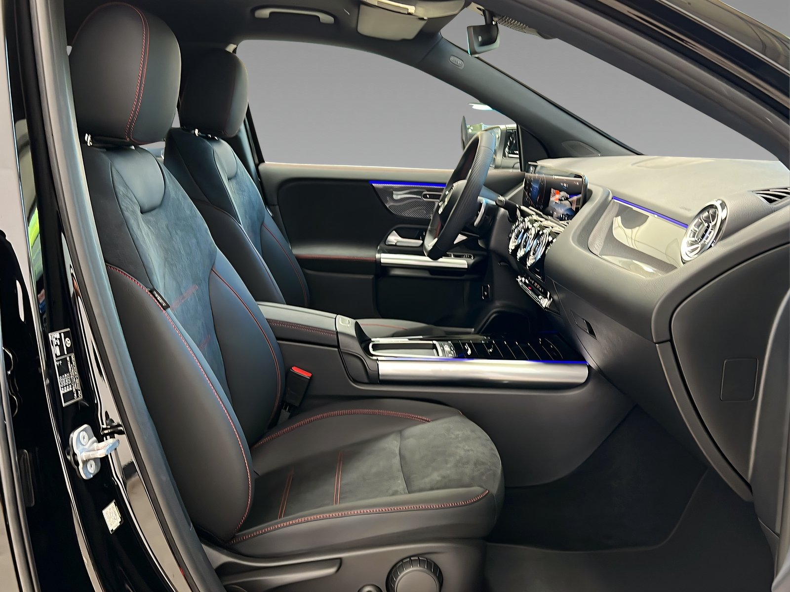 GLA 220 d 4M AMG+LED+Offroad+Ambi+TotW+AHK+360° Bild 14