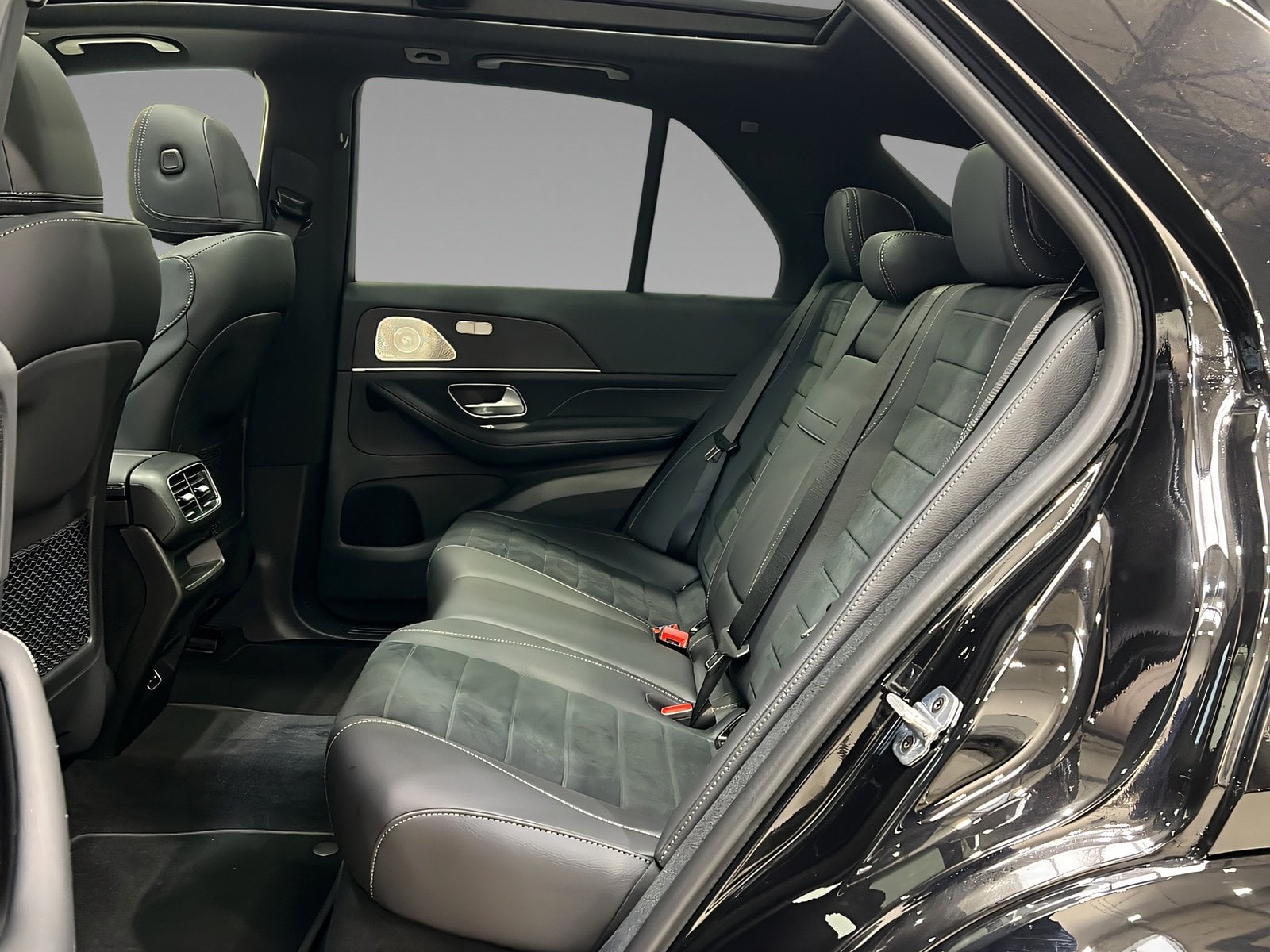 GLE 450d 4M AMG+NIGHT+DISTR+Burme+TotW+AHK+360° Bild 9