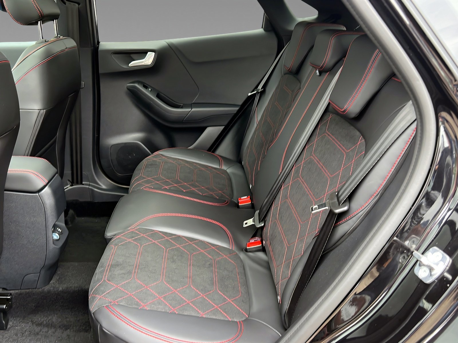 Puma ST-Line X, AHK, Panorama-Dach, LED-Matrix Bild 10