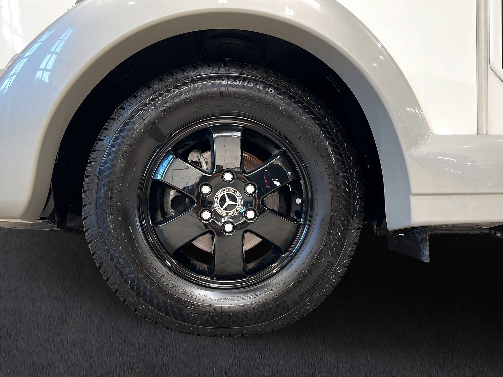 Carthago C-LINE 4.9 LE TV+Hubbett+Markise+Garage Bild 3