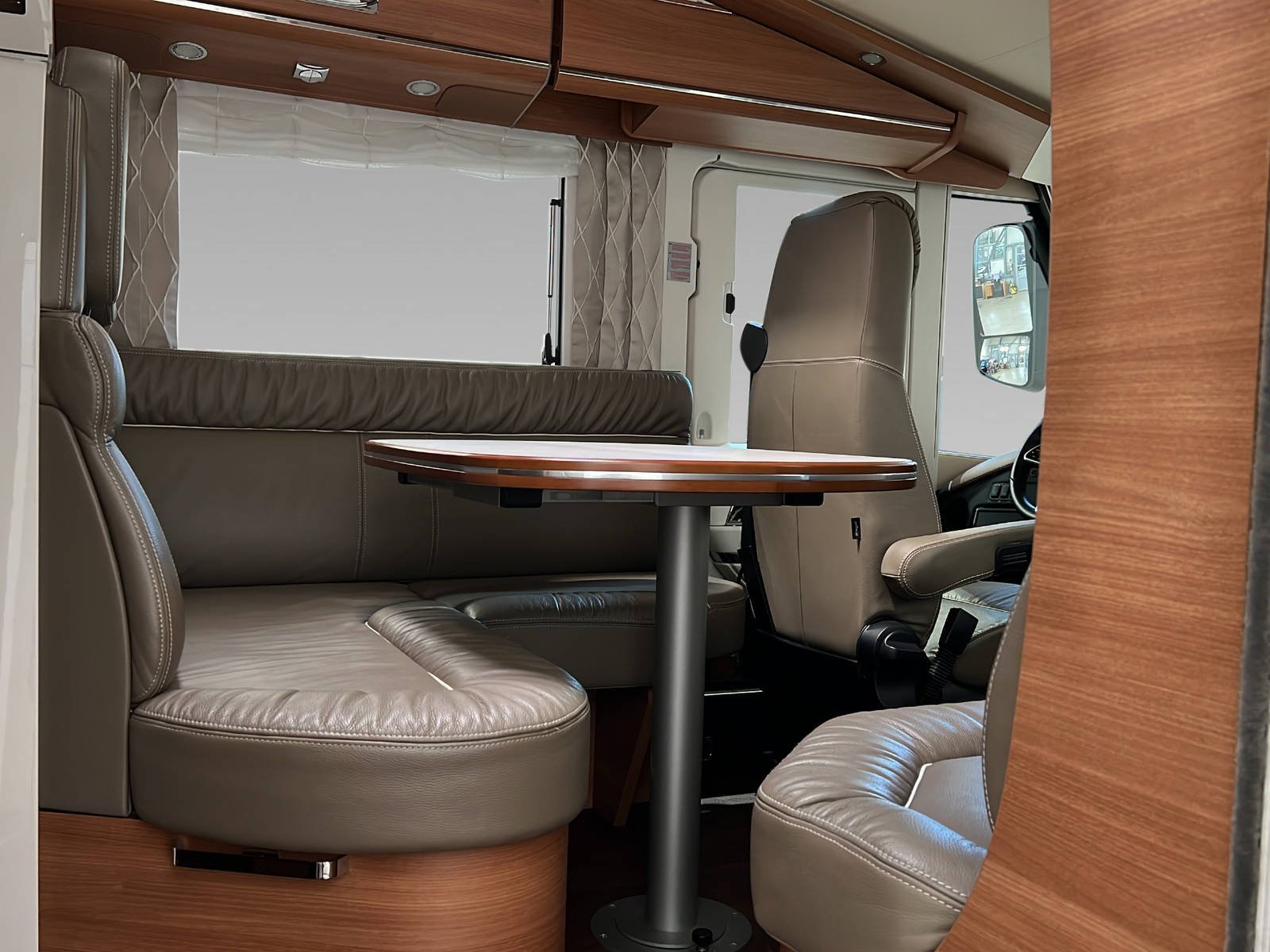 Carthago C-LINE 4.9 LE TV+Hubbett+Markise+Garage Bild 6