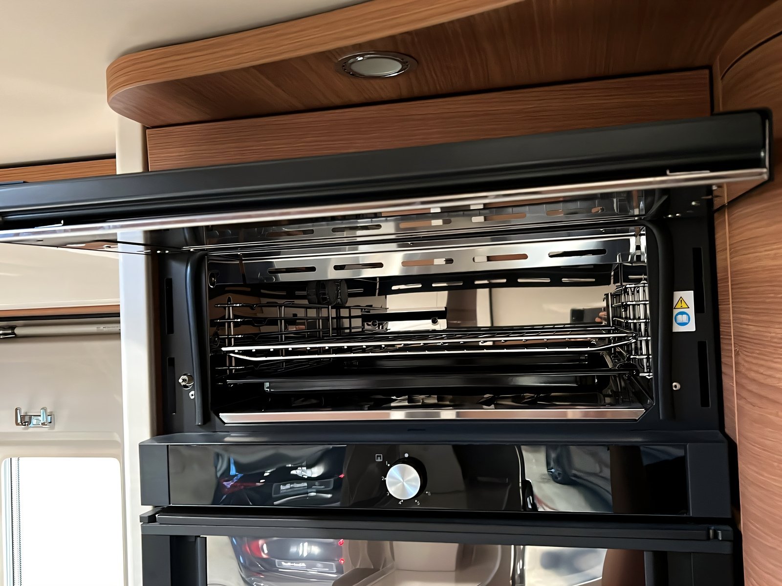 Carthago C-LINE 4.9 LE TV+Hubbett+Markise+Garage Bild 9