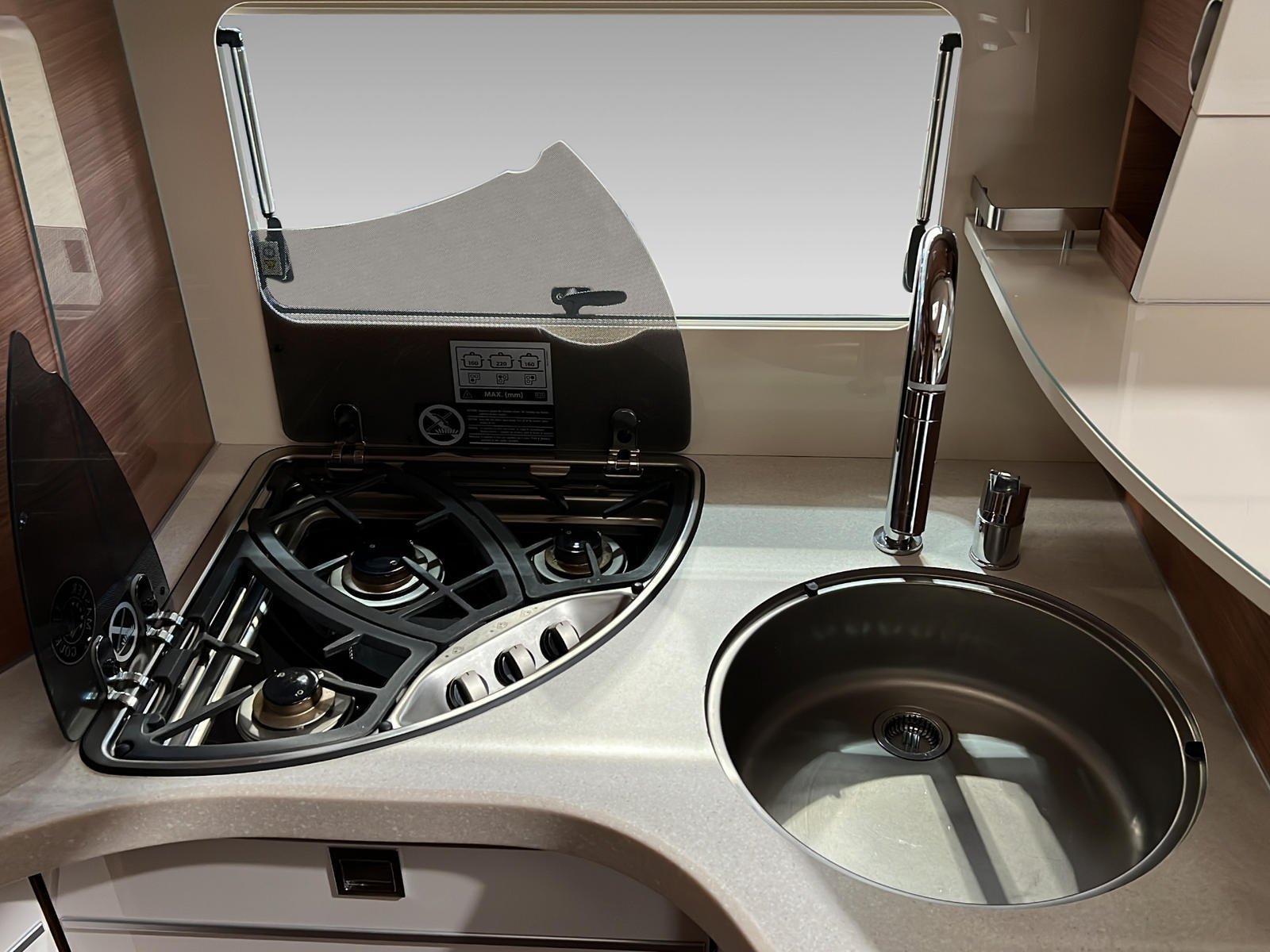 Carthago C-LINE 4.9 LE TV+Hubbett+Markise+Garage Bild 11