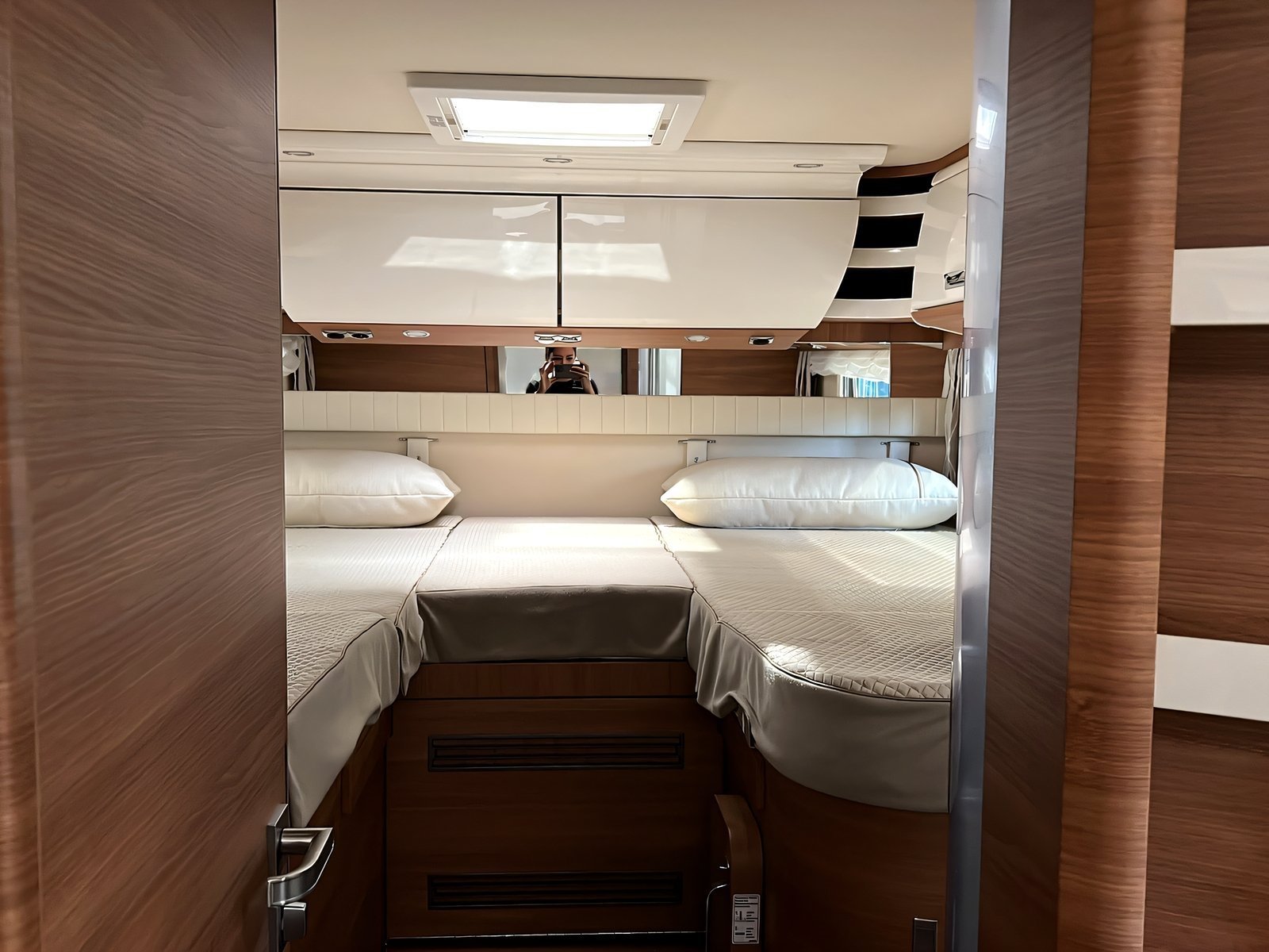 Carthago C-LINE 4.9 LE TV+Hubbett+Markise+Garage Bild 13