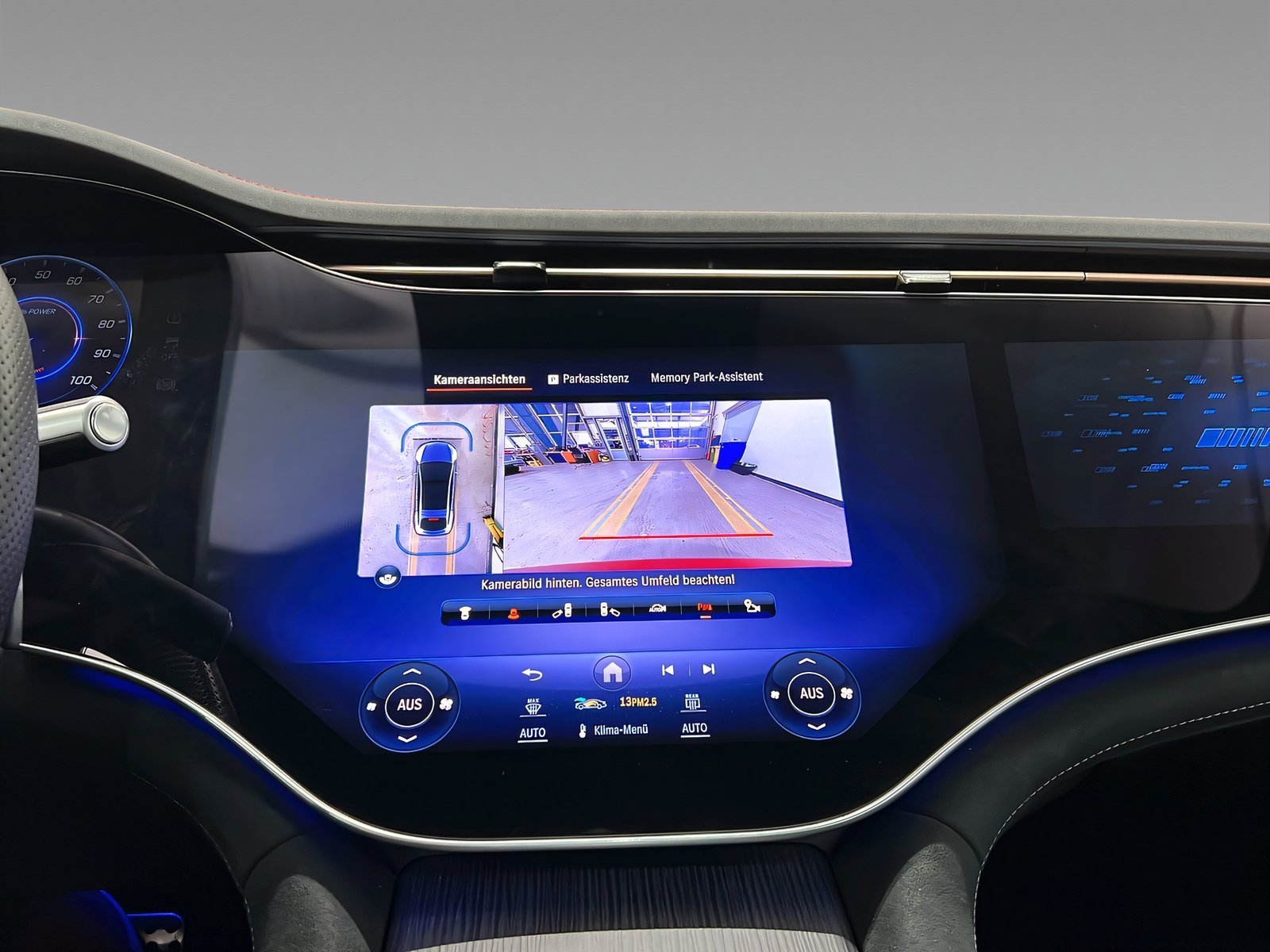 EQS 53 4M+ Guard+TV+Premium+Hyperscreen+Burm+LED Bild 15