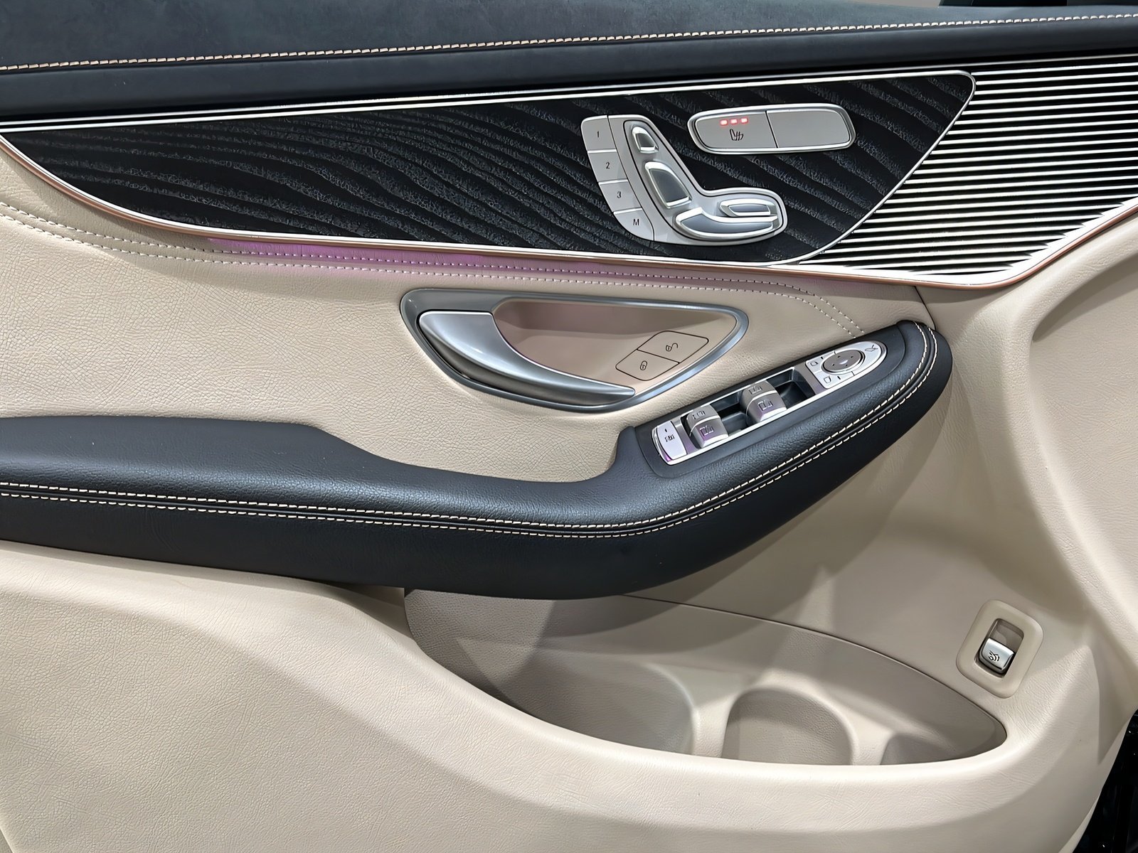 EQC 400 4M AMG+MULTI+DISTRO+Ambiente+DAB+AHK+360 Bild 13