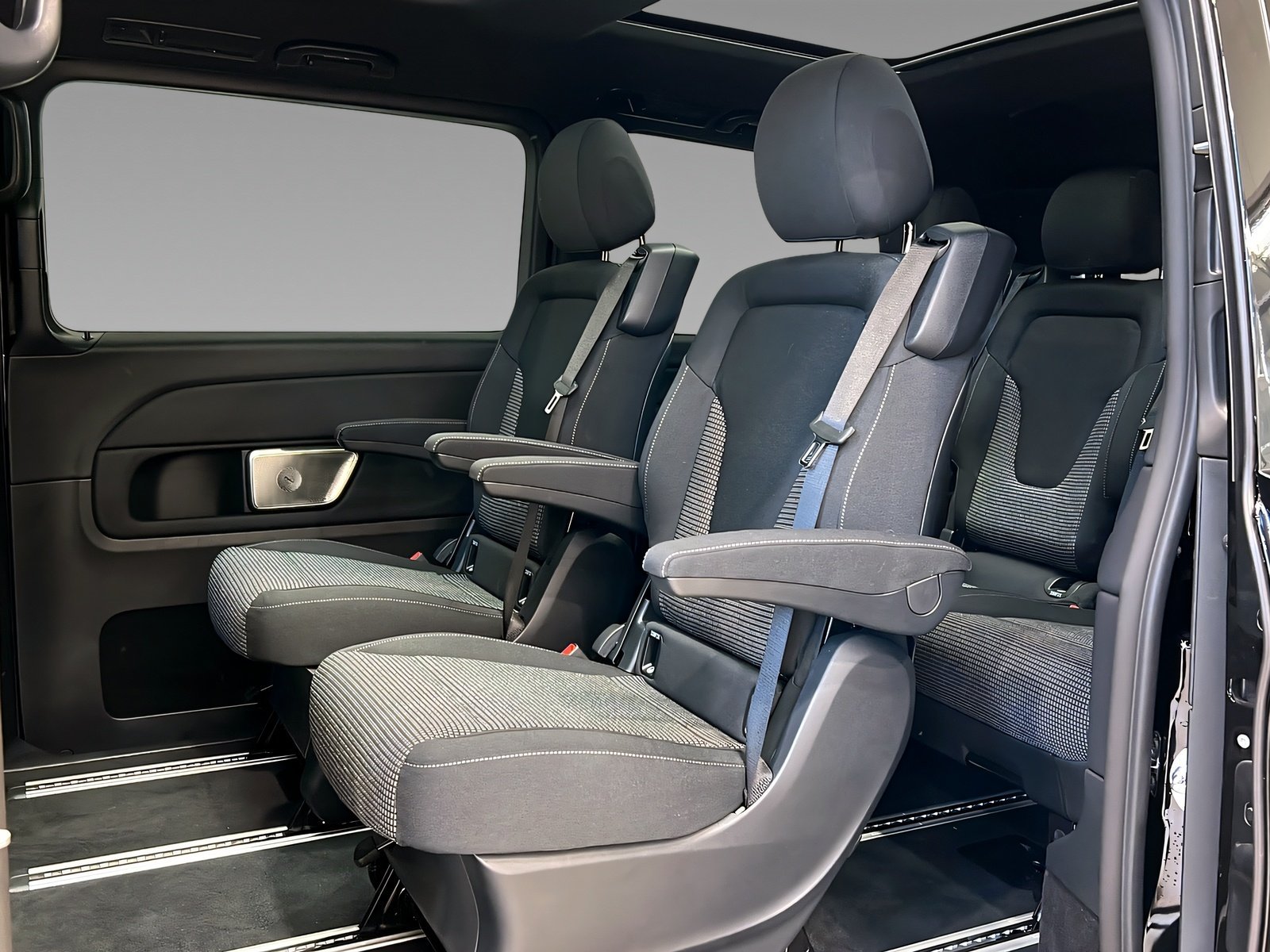 V 300 d 4M STYLE+AMG+DISTR+PANO+Burme+AHK+360 Bild 9