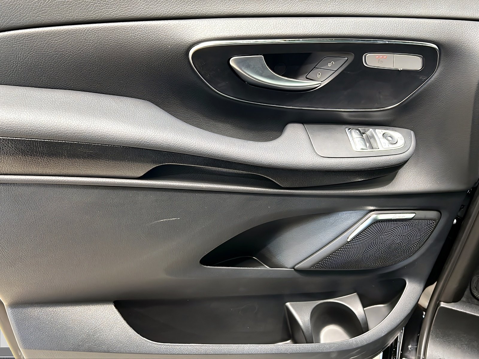 V 300 d 4M STYLE+AMG+DISTR+PANO+Burme+AHK+360 Bild 13