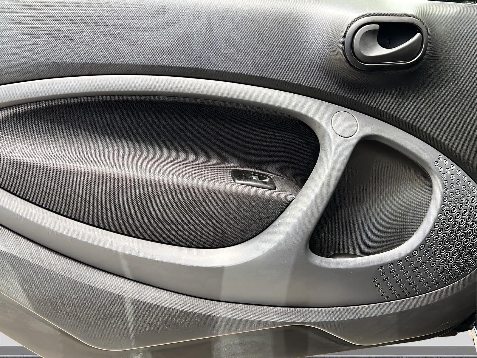 smart EQ fortwo Cool&Audio+Tempo+Klima+SHz+DAB Bild 13