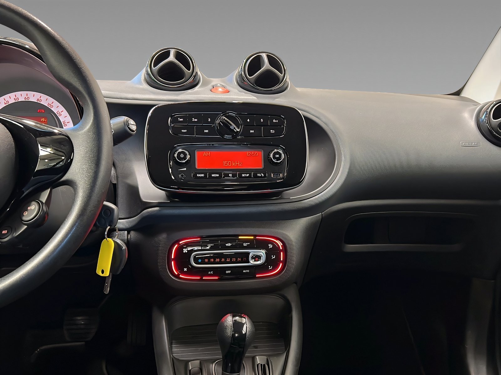 smart EQ fortwo Cool&Audio+Tempo+Klima+SHz+DAB Bild 15