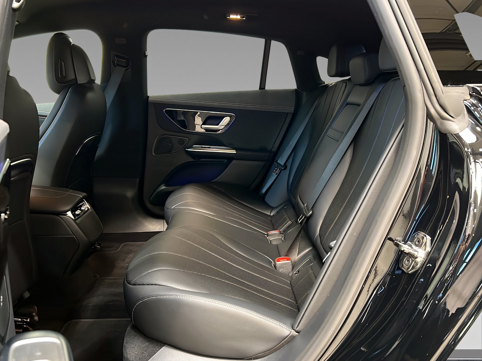 EQE 350 AMG Memory+AHK+Airmatic+Night+DAB+LED Bild 10