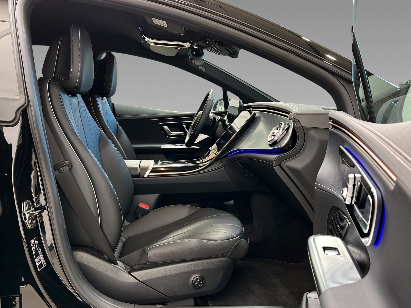 EQE 350 AMG Memory+AHK+Airmatic+Night+DAB+LED Bild 12