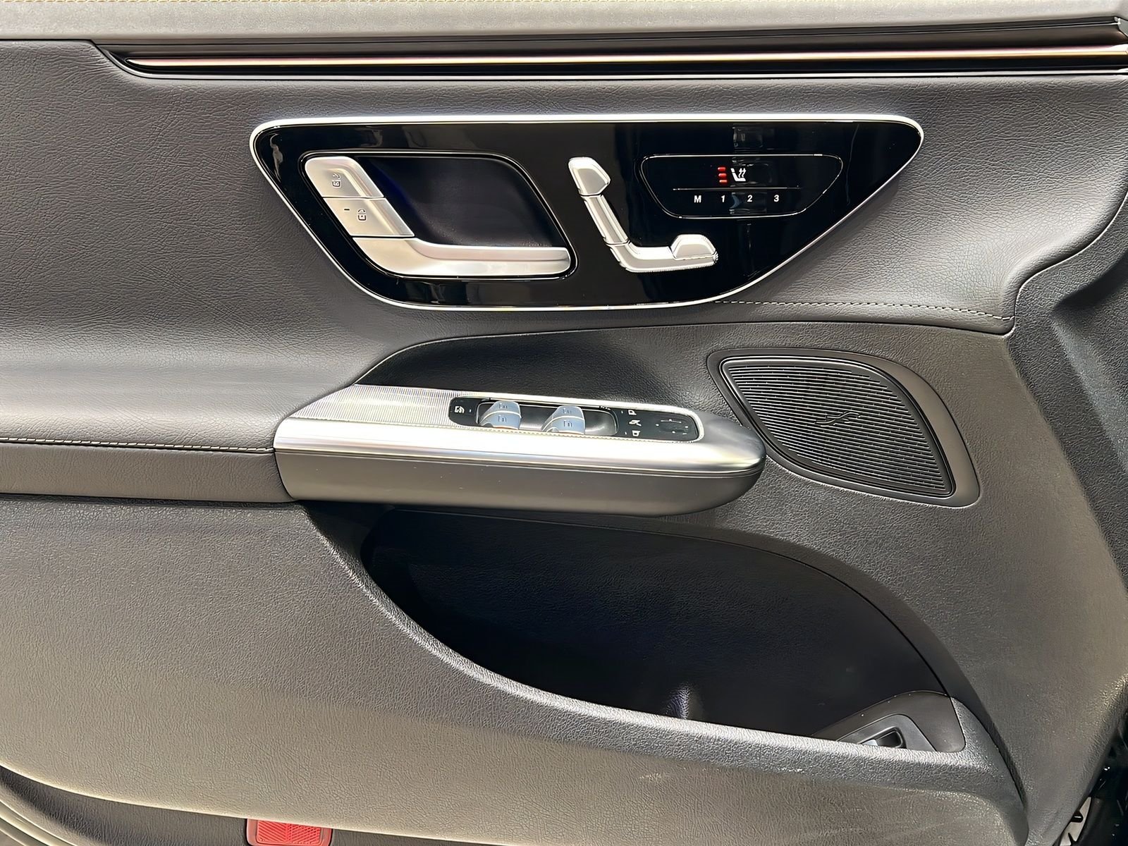 EQE 350 AMG Memory+AHK+Airmatic+Night+DAB+LED Bild 14