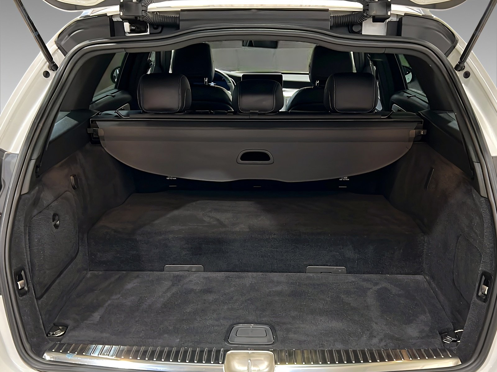 C 300 e T AMG+MULTI+NIGHT+DISTRO+Kamera+TotW+AHK Bild 8