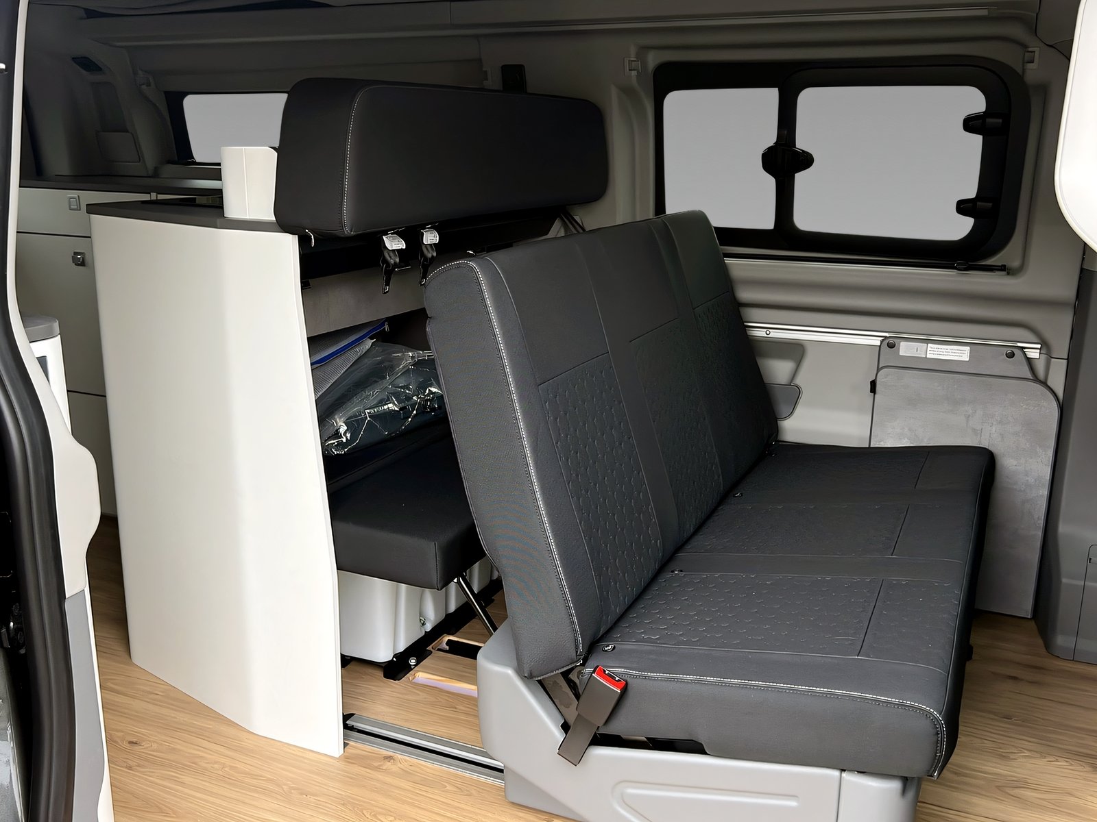 Nugget Titanium 320L2+AHK+TechnolPaket+Allwetter Bild 9