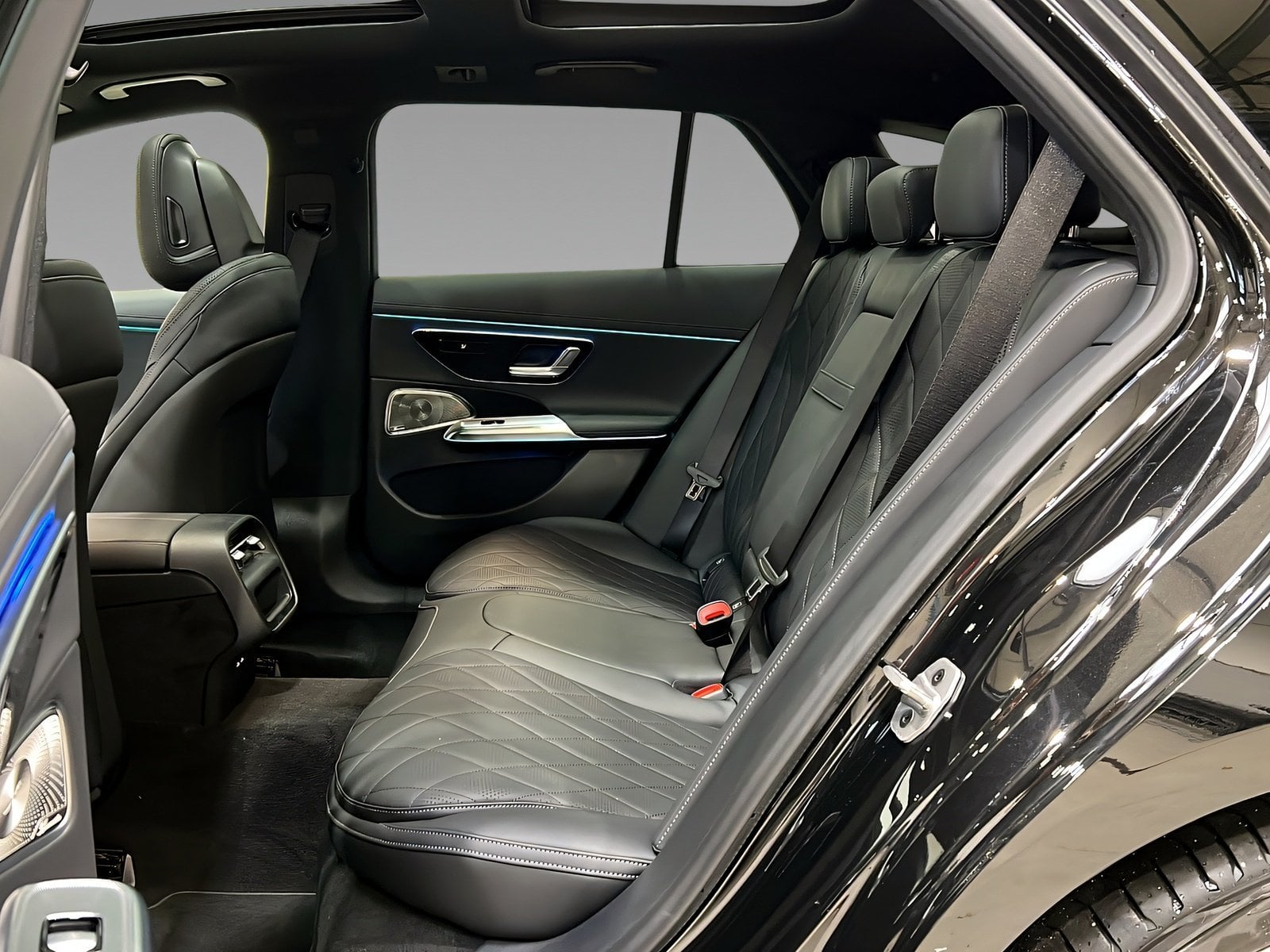 E 450 d T 4M AMG+DISTR+NIGHT+Burme+Pano+AHK+360° Bild 9