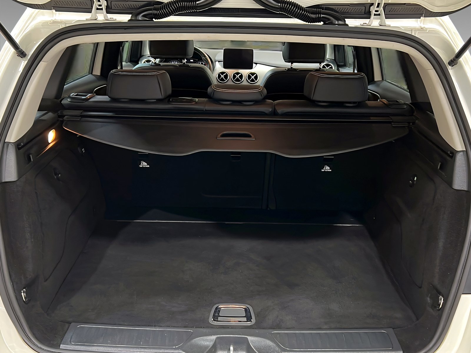 B 200 URBAN+LED+Ambiente+Tempo+PDC+AHK Bild 8