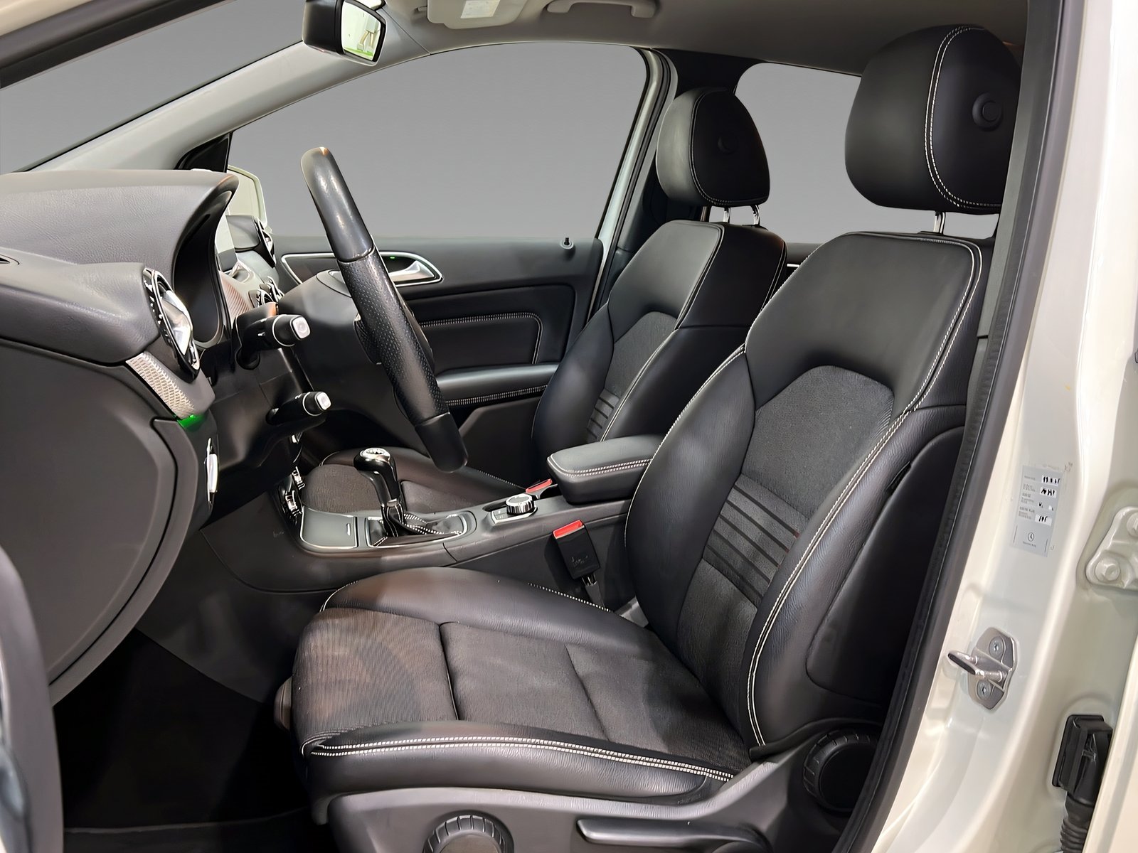 B 200 URBAN+LED+Ambiente+Tempo+PDC+AHK Bild 9