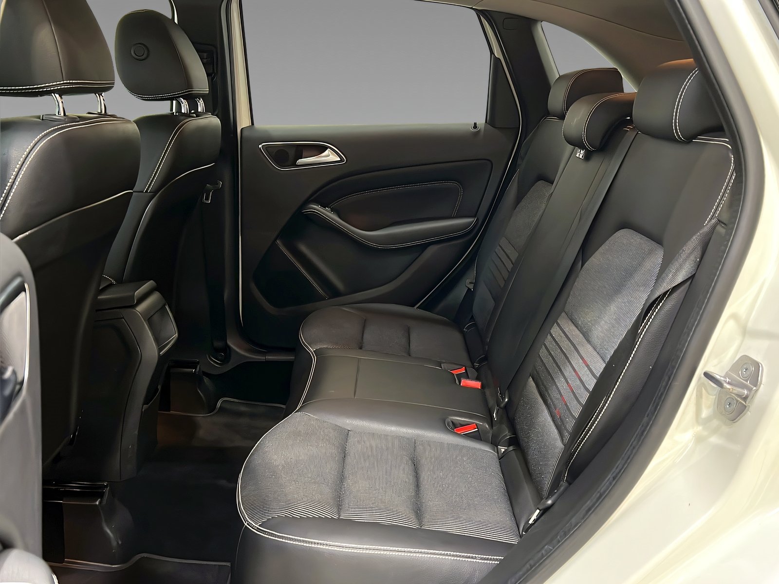 B 200 URBAN+LED+Ambiente+Tempo+PDC+AHK Bild 10