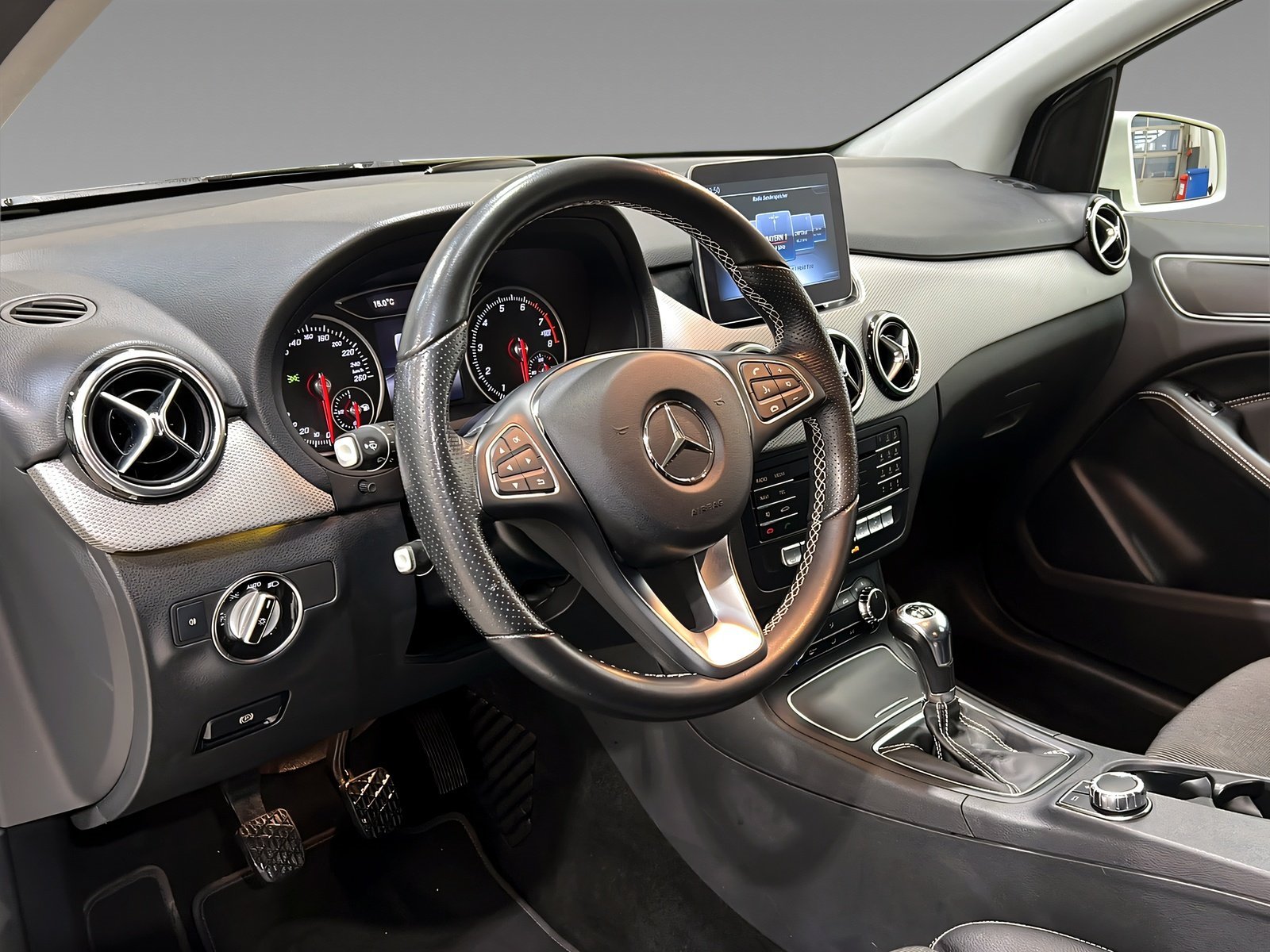 B 200 URBAN+LED+Ambiente+Tempo+PDC+AHK Bild 14