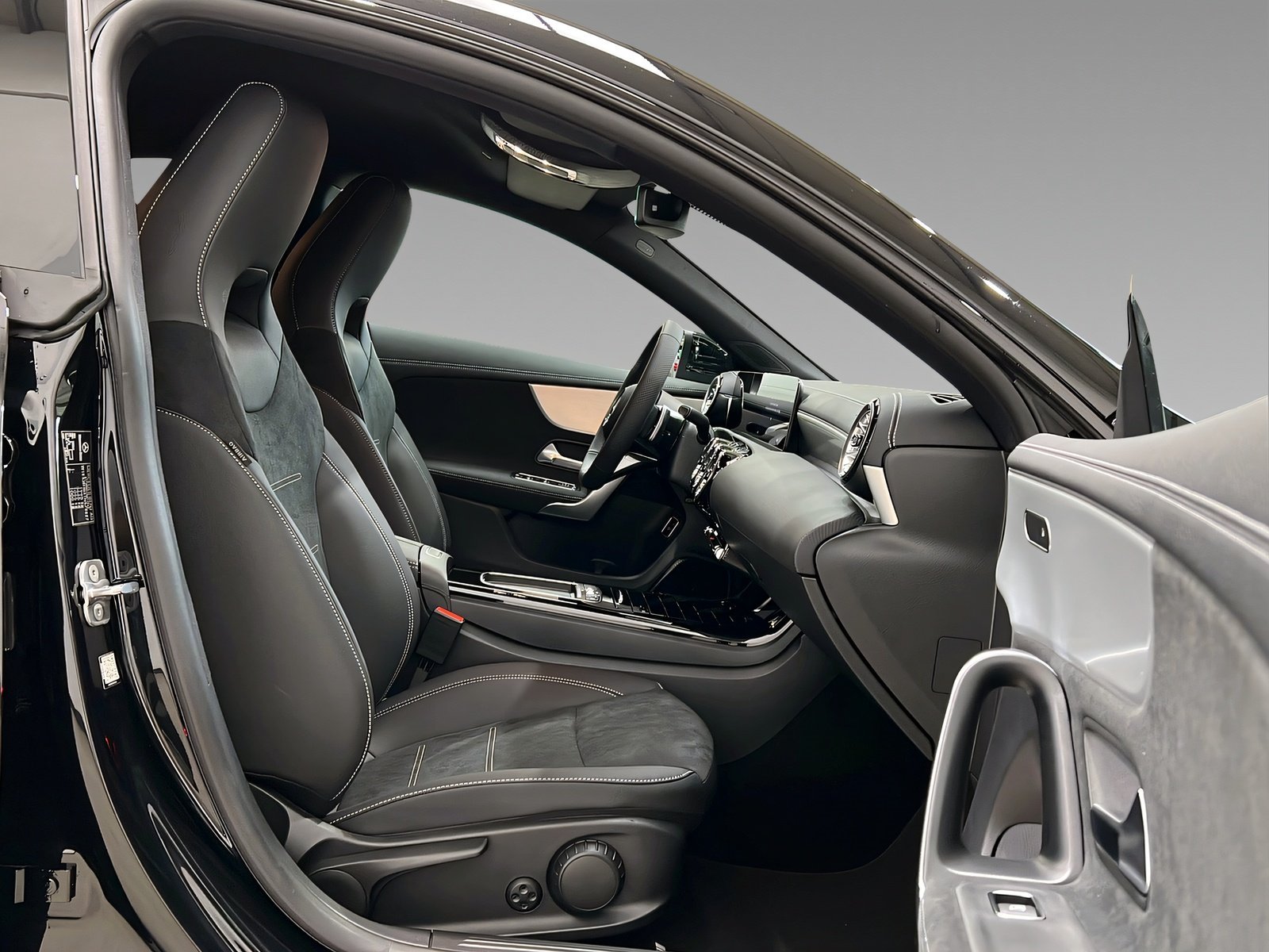 CLA 200 Coupé AMG+NIGHT+Ambiente+TotW+LrHz+360° Bild 14