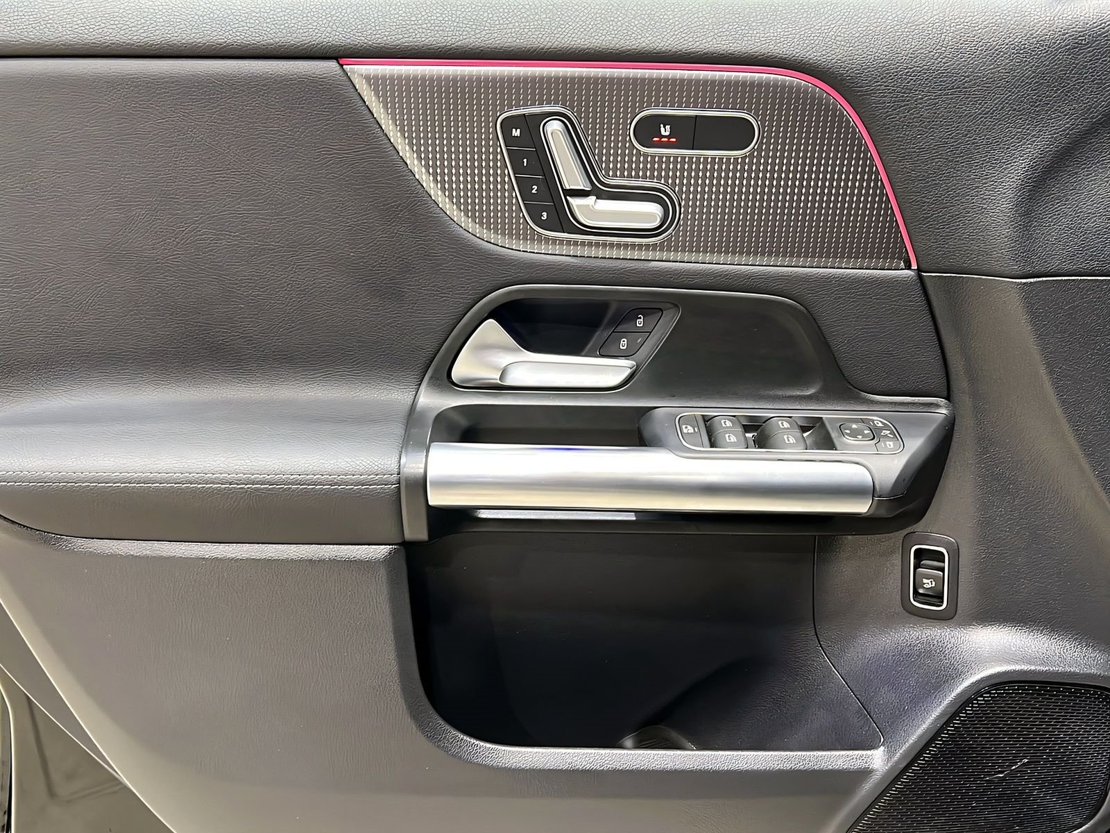 EQA 250+ PROGRESSIVE+NIGHT+DISTRO+LED+Ambi+360° Bild 14