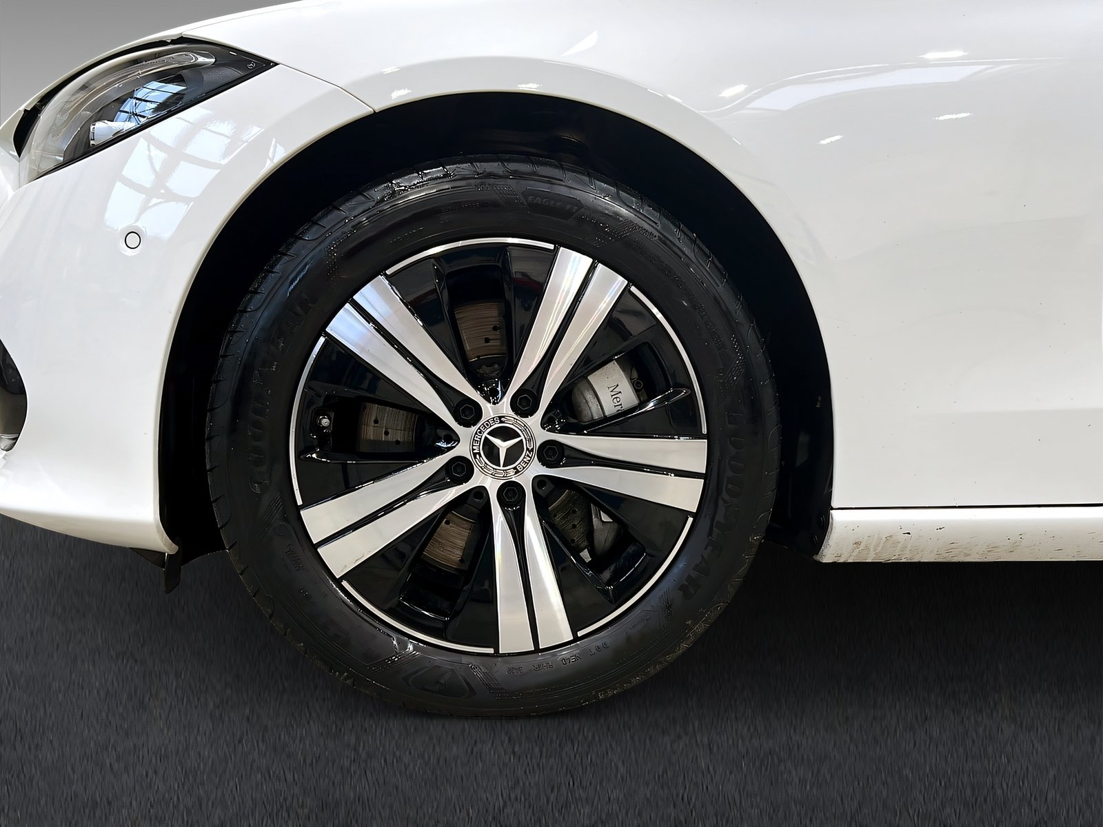 C 300 e T AVANTGARDE+LED+DISTR+CarPlay+Kame+Ambi Bild 4